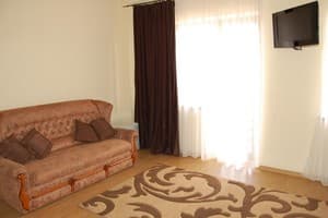 Отель Шато. Семейный 4-местный с балконом 2