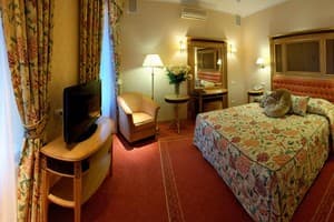 Отель Швейцарский. Люкс двухместный двухкомнатный 3