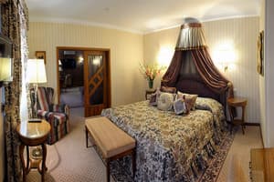 Отель Швейцарский. Люкс двухместный королевский 4