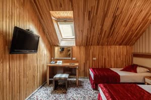 Отель Status. Полулюкс трехместный двухуровневый 2