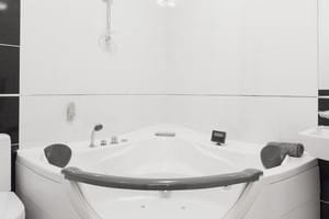 Отель Терра 7+. Полулюкс двухместный с джакузи 11