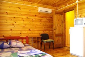 Гостиный двор У Ларисы. Стандарт 4-местный (на 1 этаже) 1