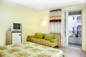 Мини-отель Villa Casablanca. Улучшенный 4-местный 3- 1-комнатный (№1) 2