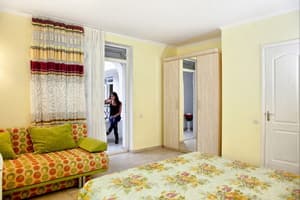 Мини-отель Villa Casablanca. Улучшенный 4-местный 3- 1-комнатный (№1) 3