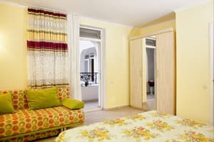 Мини-отель Villa Casablanca. Улучшенный 4-местный 3- 1-комнатный (№1) 4