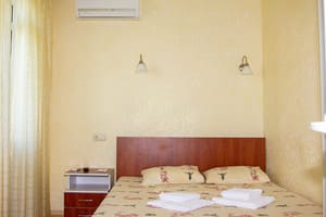 Отель Villa Diana. Стандарт двухместный с балконом и видом во двор 2