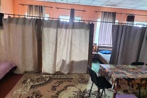 Хостел Vip Hostel. Место в общем 8-местном номере Общий номер 5