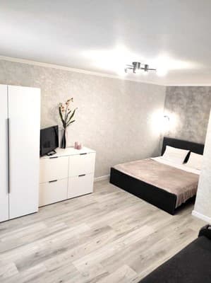 Возле Искры ул. Сиховская, 10а 3