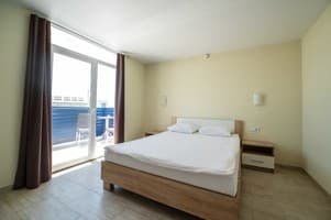 Отель Weekend Family Hotel. Комфорт 4-местный с видом на море 1