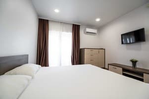 Отель Weekend Family Hotel. Люкс 6-местный с видом на море 2