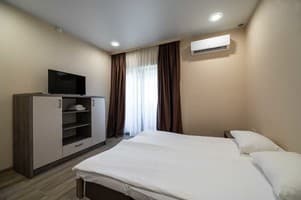 Отель Weekend Family Hotel. Полулюкс 4-местный с видом на море 1