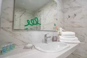 Отель Weekend Family Hotel. Улучшенный трехместный  11