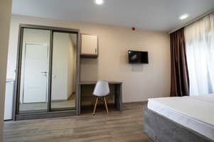 Отель Weekend Family Hotel. Улучшенный трехместный с видом на море 4