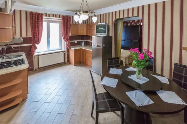 White House ул. Театральная, 5 9