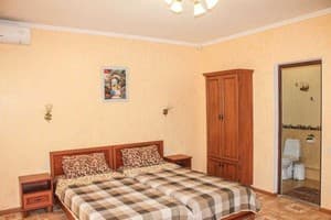 Мини-отель Yellow House. Стандарт 4-местный  1