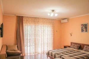 Мини-отель Yellow House. Стандарт 4-местный  3