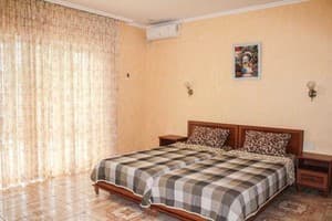 Мини-отель Yellow House. Стандарт 4-местный  4