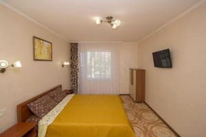 Мини-отель Yellow House. Стандарт 4-местный двухкомнатный 1