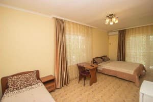 Мини-отель Yellow House. Стандарт трехместный  2