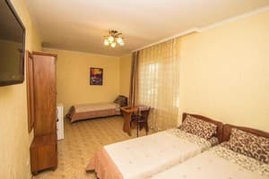 Мини-отель Yellow House. Стандарт трехместный  3