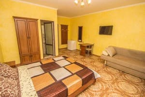 Мини-отель Yellow House. Стандарт трехместный  4