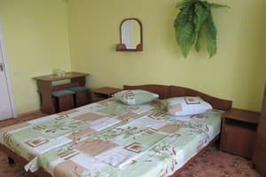 Мини-отель Южанка 111. Стандарт трехместный с балконом с видом на море 2