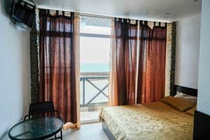 Апарт-отель Южанка 90. Стандарт двухместный с видом на море и балконом 2