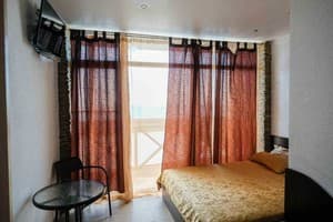 Апарт-отель Южанка 90. Стандарт двухместный с видом на море и балконом 1