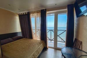 Апарт-отель Южанка 90. Стандарт двухместный с видом на море и балконом 3