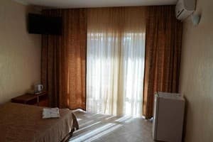 Мини-отель Южный берег. Люкс 4-местный с балконом 4