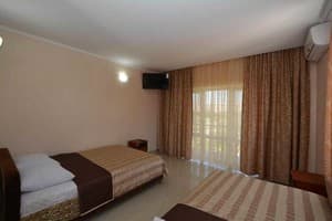 Мини-отель Южный берег. Люкс 4-местный с балконом 3
