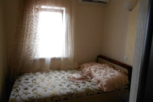 Мини-отель Южный берег. Люкс трехместный без балкона 2