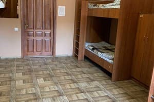 Хостел Yurus. Место в общем 6-местном номере  4