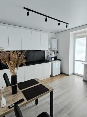 на Миколаївській 6