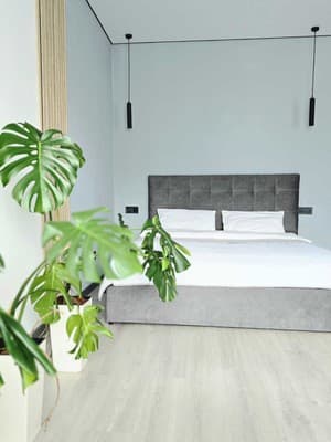 на Миколаївській 8