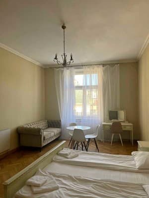 на Театральной 6