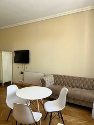 на Театральной 5