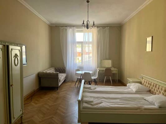 на Театральной 3