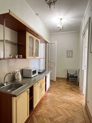 на Театральной 4