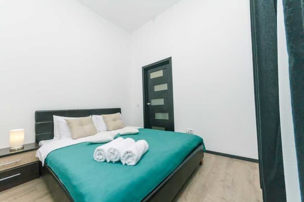 в центре города, по ул. Михайловская 16 8