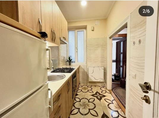 в центре, возле Медицинского университета 3